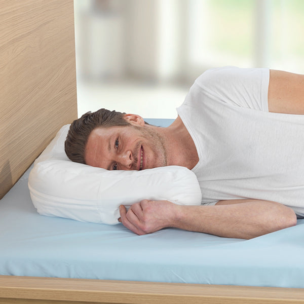Oreiller pour dormeurs sur le côté avec housse en coton