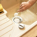 Drainfree Pure100 in den Abfluss schütten