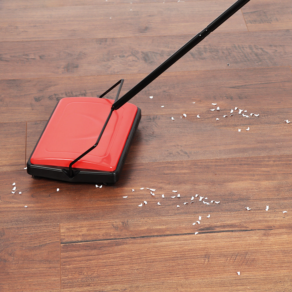 Balai manuel pour tapis, rouge
