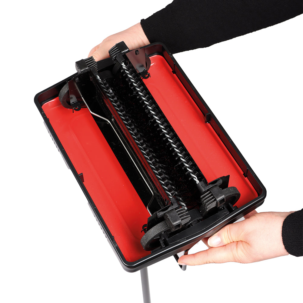 Balai manuel pour tapis, rouge