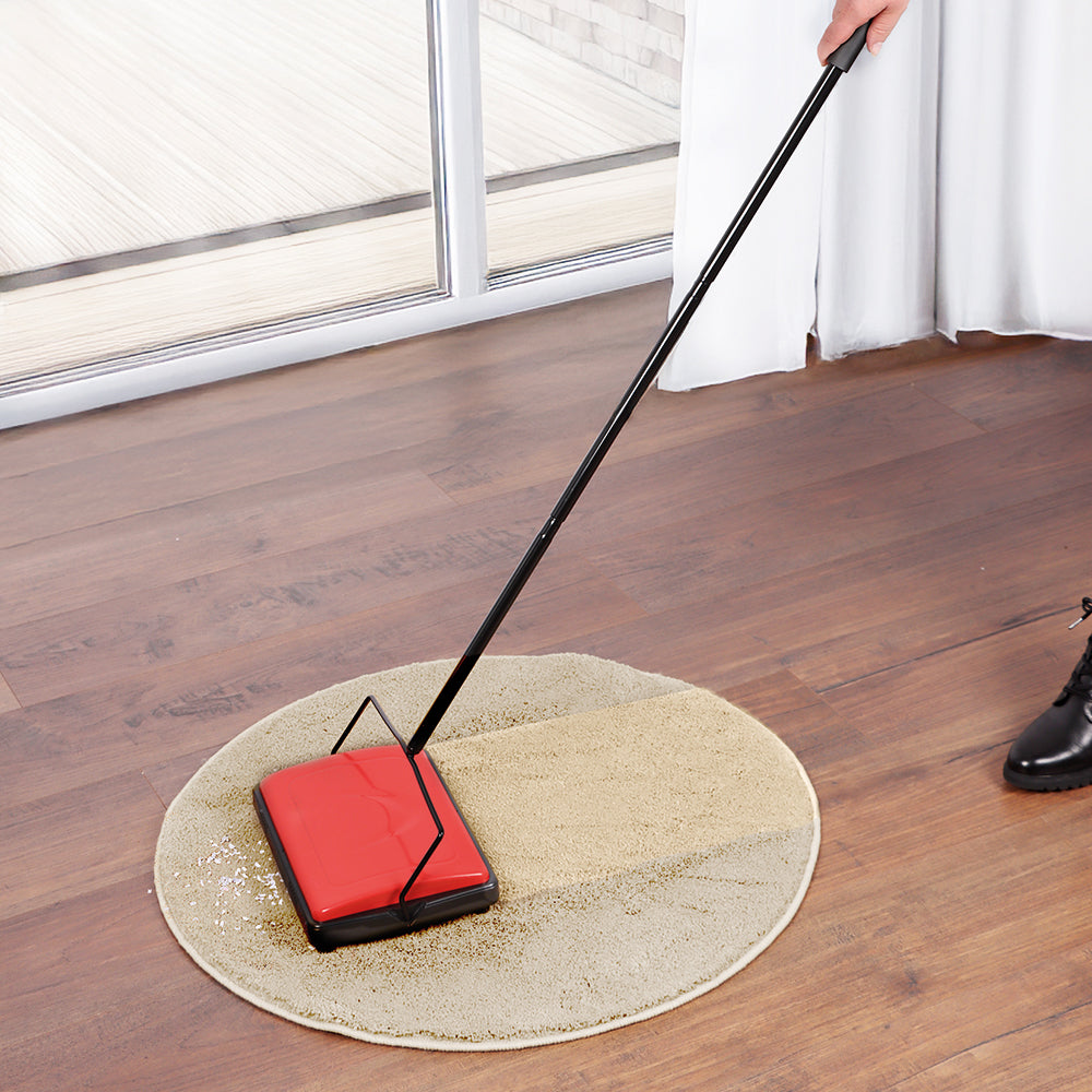 Balai manuel pour tapis, rouge