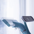 Wasser abziehen mit dem Livington Window Buddy Fensterreinigungssystem