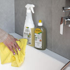 Badewanne reinigen mit dem Obenland Uni-Clean Allesreiniger