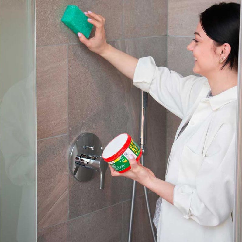 Dusche reinigen mit dem Obenland Universalreiniger Uni-Rein